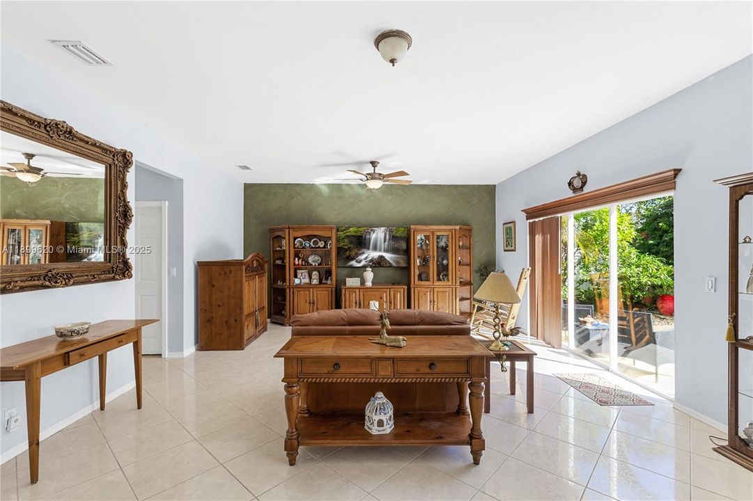 For Sale: $825,000 (5 beds, 3 baths, 3155 Square Feet)