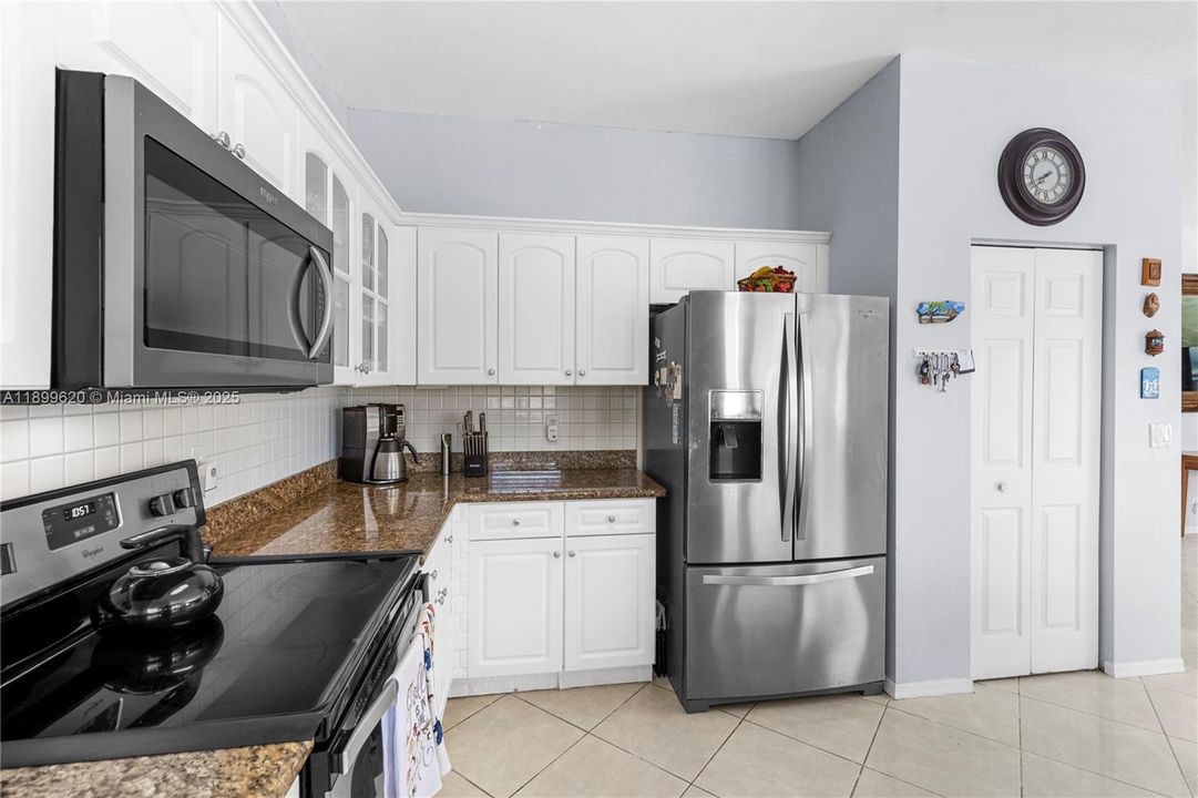 For Sale: $825,000 (5 beds, 3 baths, 3155 Square Feet)