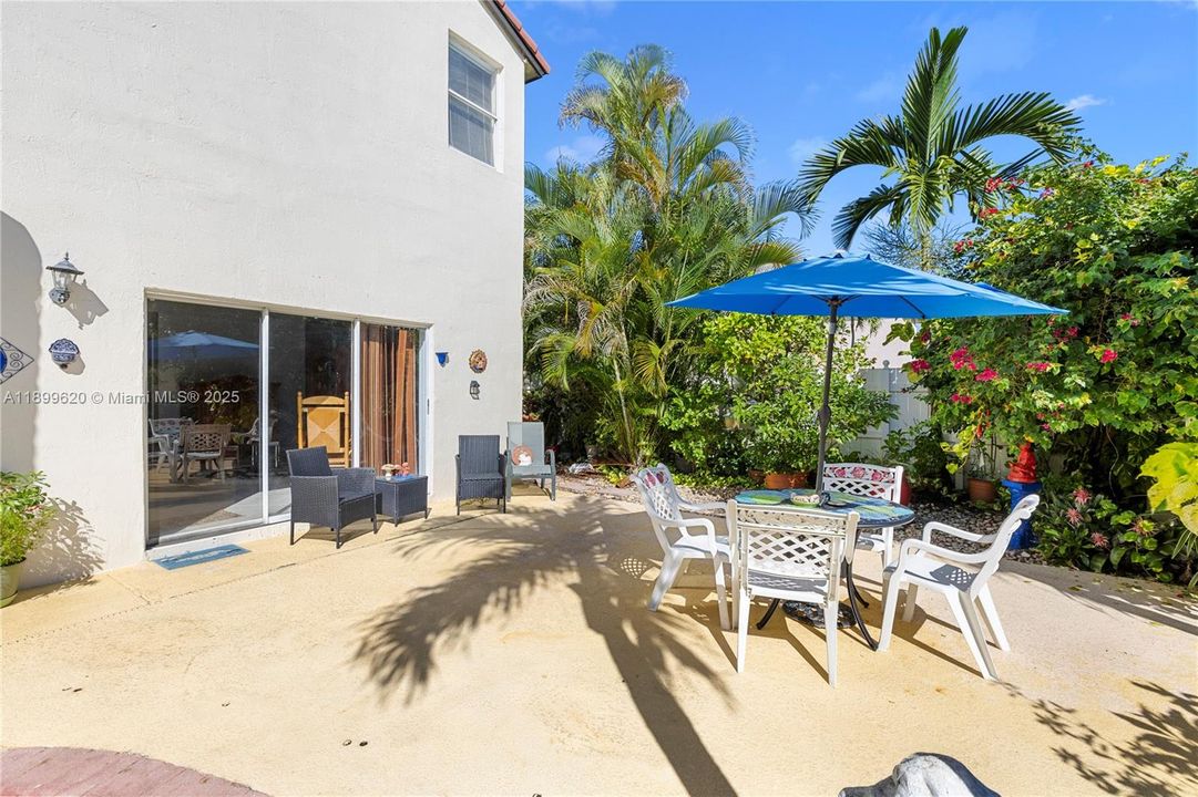 For Sale: $825,000 (5 beds, 3 baths, 3155 Square Feet)