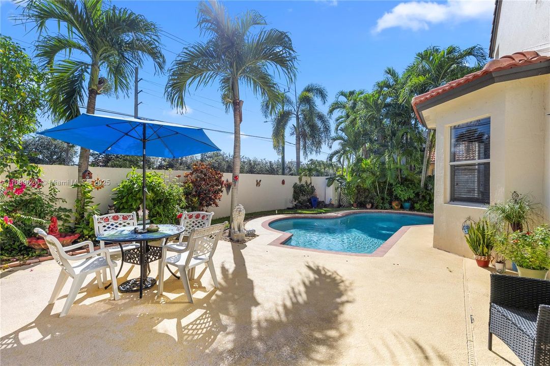 For Sale: $825,000 (5 beds, 3 baths, 3155 Square Feet)