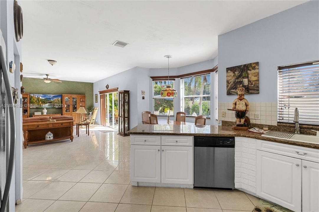 For Sale: $825,000 (5 beds, 3 baths, 3155 Square Feet)