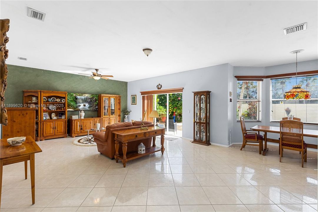 For Sale: $825,000 (5 beds, 3 baths, 3155 Square Feet)