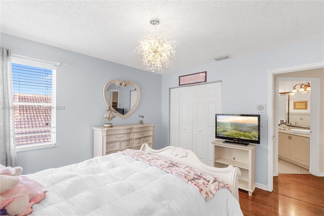 For Sale: $825,000 (5 beds, 3 baths, 3155 Square Feet)