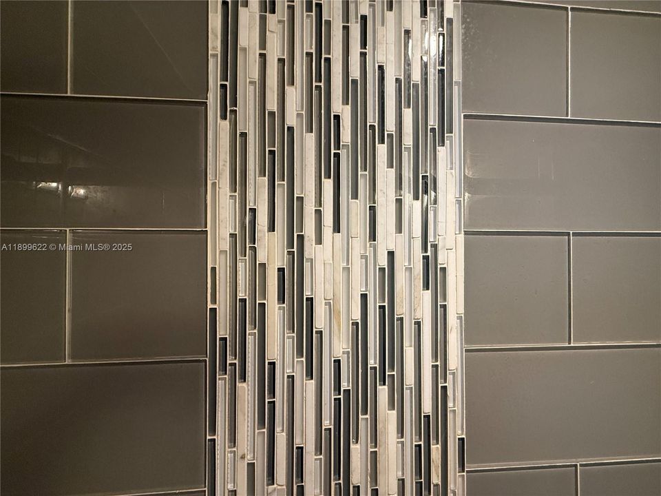 待售: $219,000 (0 贝兹, 1 浴室, 370 平方英尺)