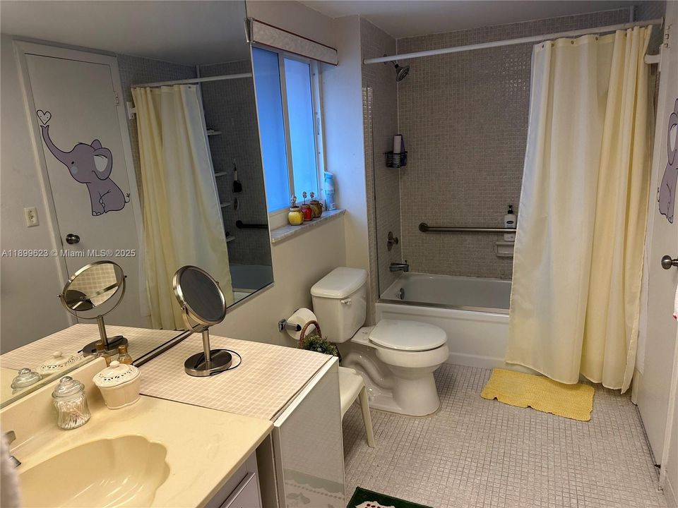 待售: $114,900 (1 贝兹, 1 浴室, 870 平方英尺)