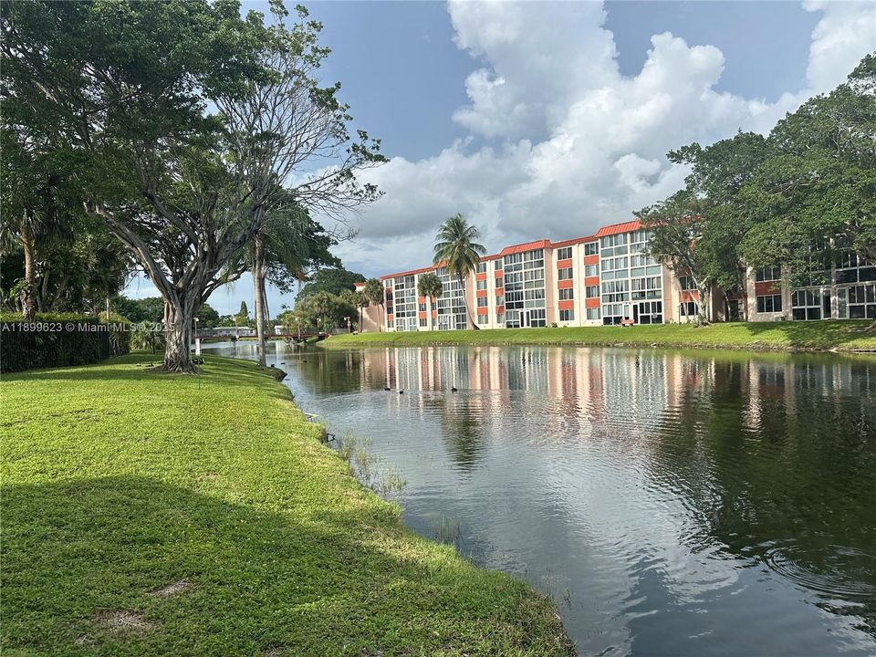 待售: $114,900 (1 贝兹, 1 浴室, 870 平方英尺)