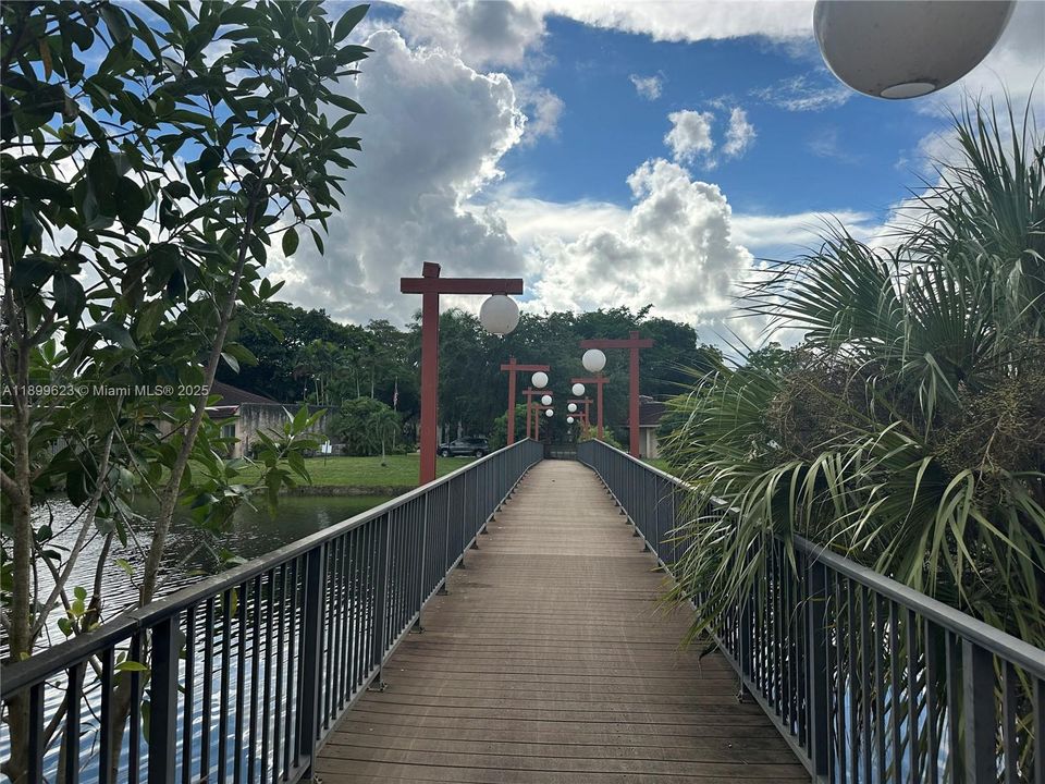 待售: $114,900 (1 贝兹, 1 浴室, 870 平方英尺)