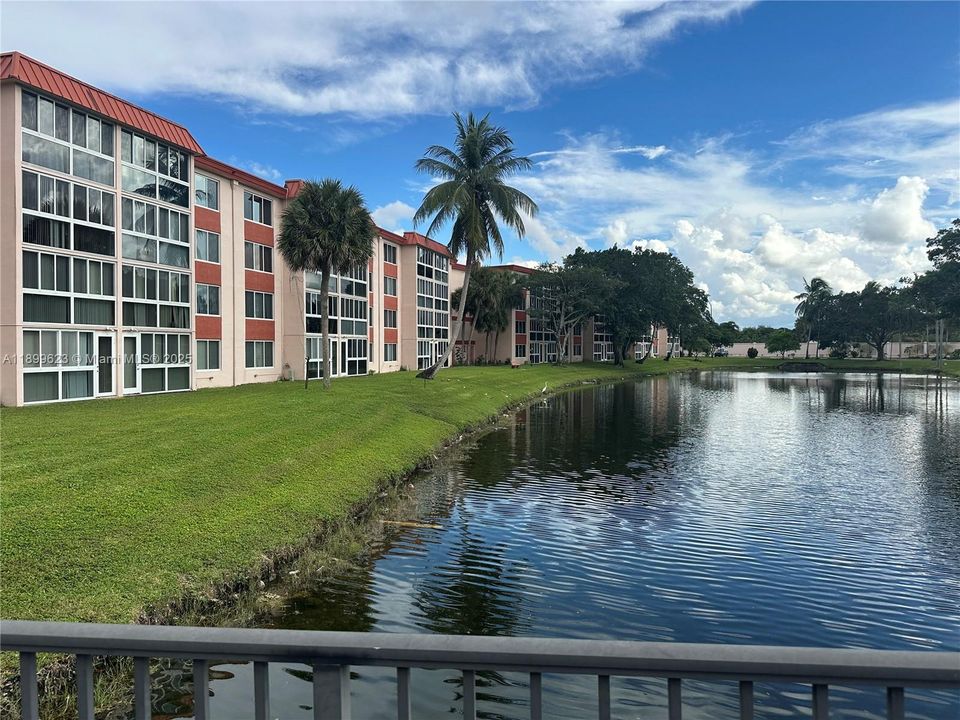 待售: $114,900 (1 贝兹, 1 浴室, 870 平方英尺)