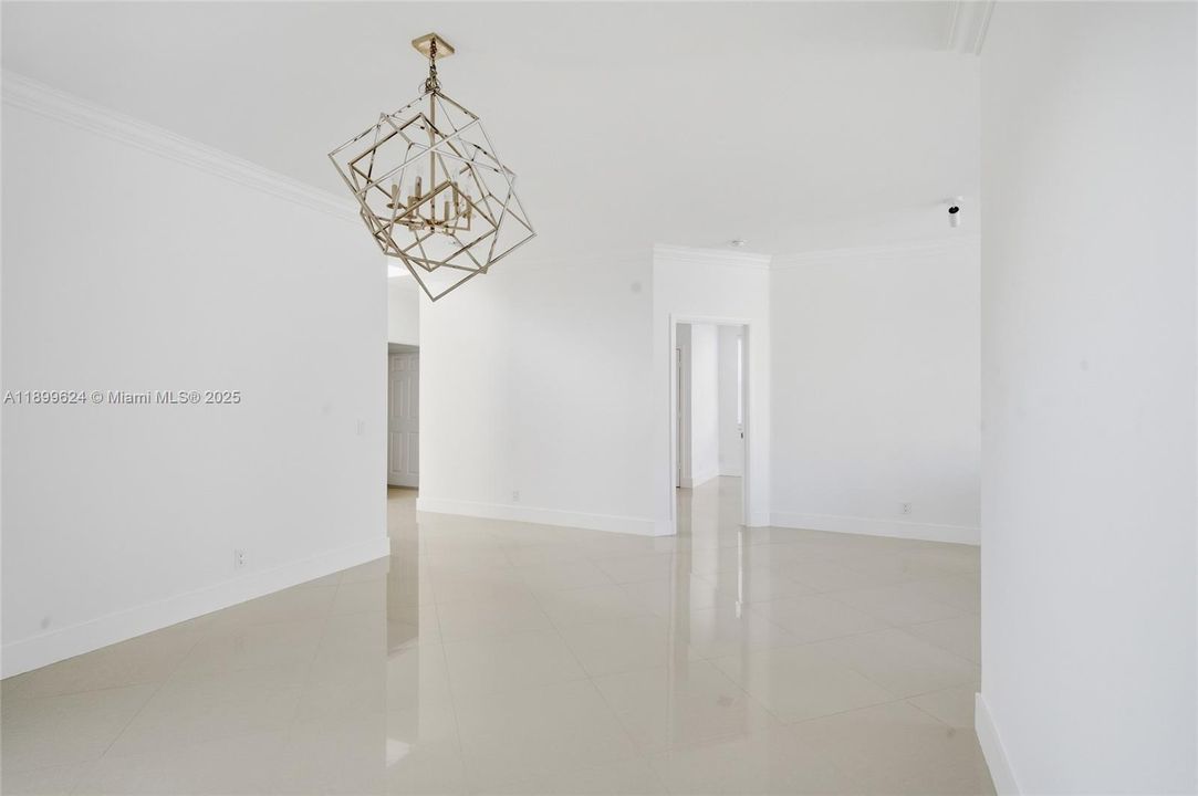 Recently Rented: $5,900 (5 beds, 3 baths, 2144 Square Feet)