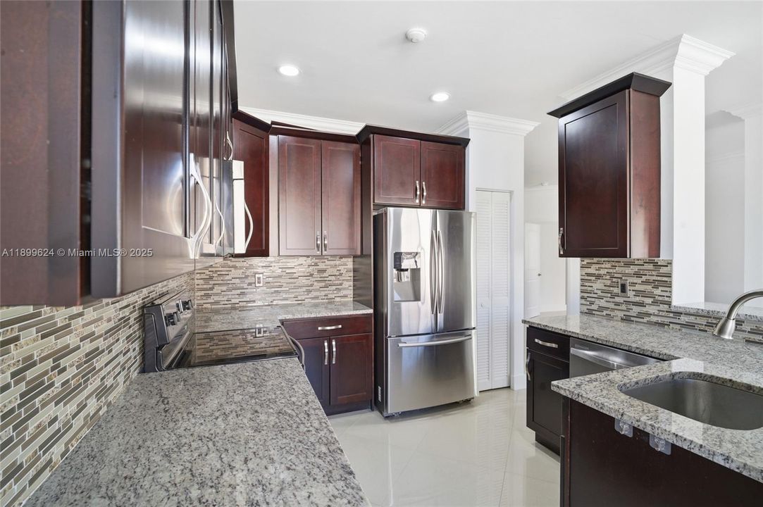 Recently Rented: $5,900 (5 beds, 3 baths, 2144 Square Feet)