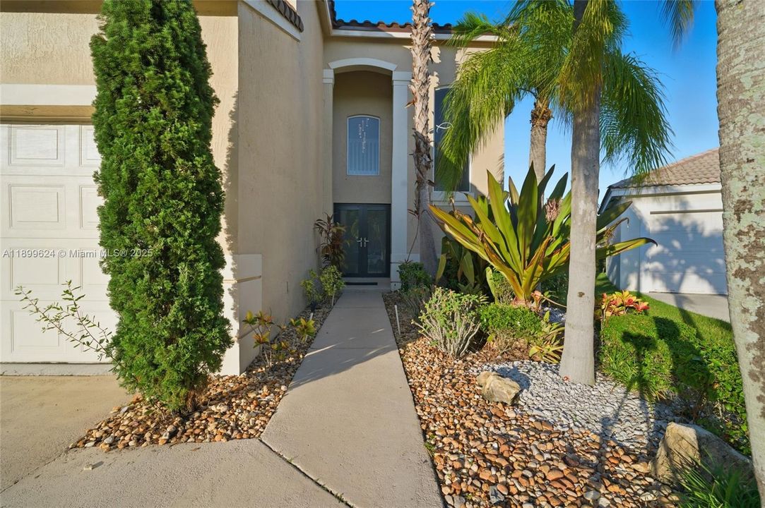 Recently Rented: $5,900 (5 beds, 3 baths, 2144 Square Feet)