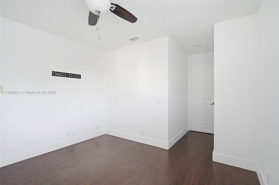 Recently Rented: $5,900 (5 beds, 3 baths, 2144 Square Feet)