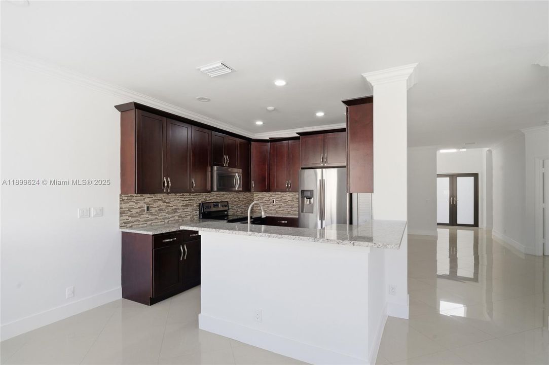 Recently Rented: $5,900 (5 beds, 3 baths, 2144 Square Feet)