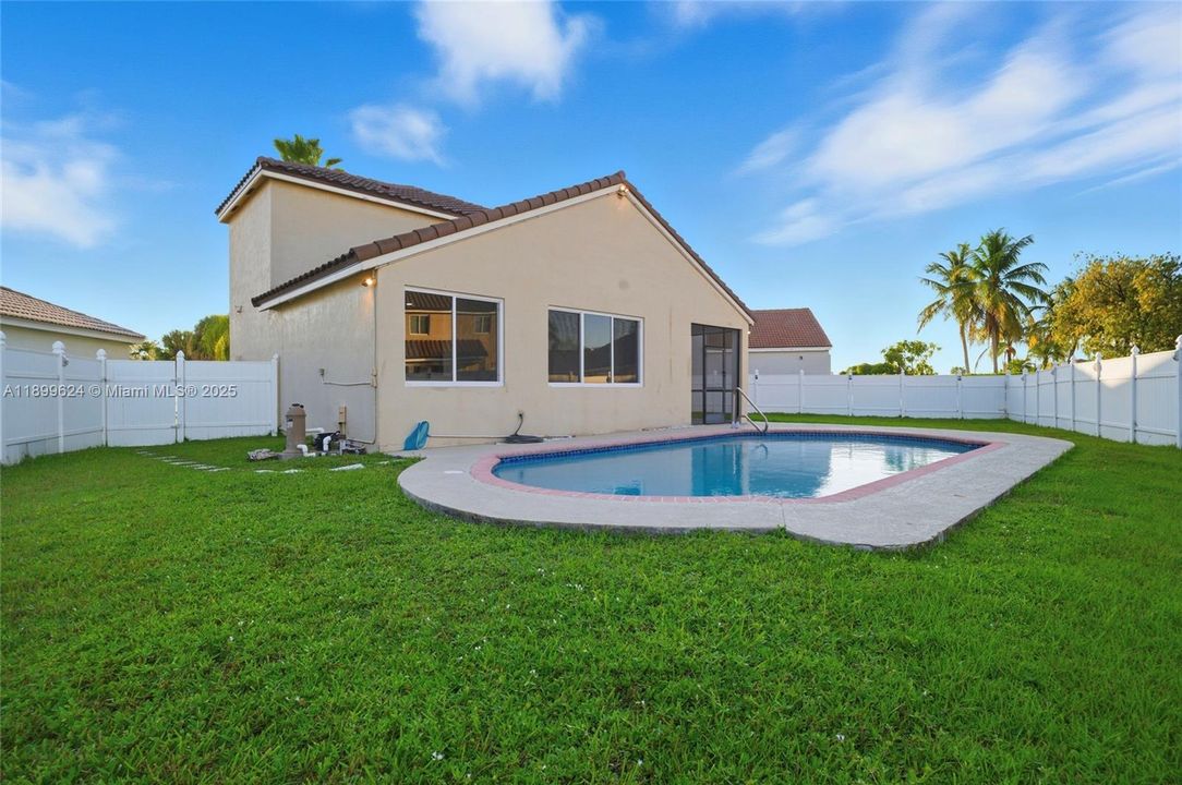 Recently Rented: $5,900 (5 beds, 3 baths, 2144 Square Feet)