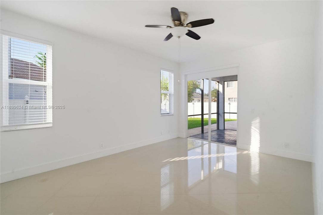 Recently Rented: $5,900 (5 beds, 3 baths, 2144 Square Feet)