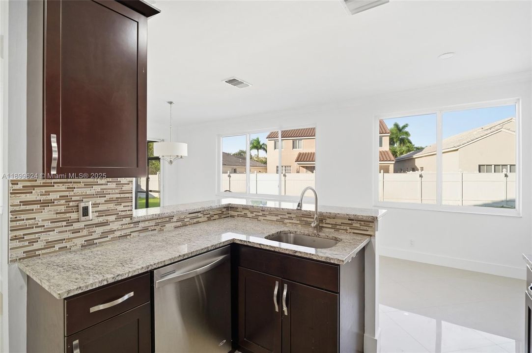 Recently Rented: $5,900 (5 beds, 3 baths, 2144 Square Feet)