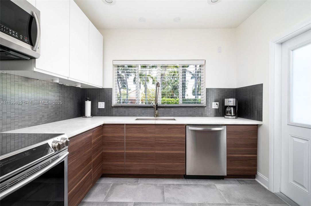 合同活跃: $849,000 (3 贝兹, 2 浴室, 0 平方英尺)