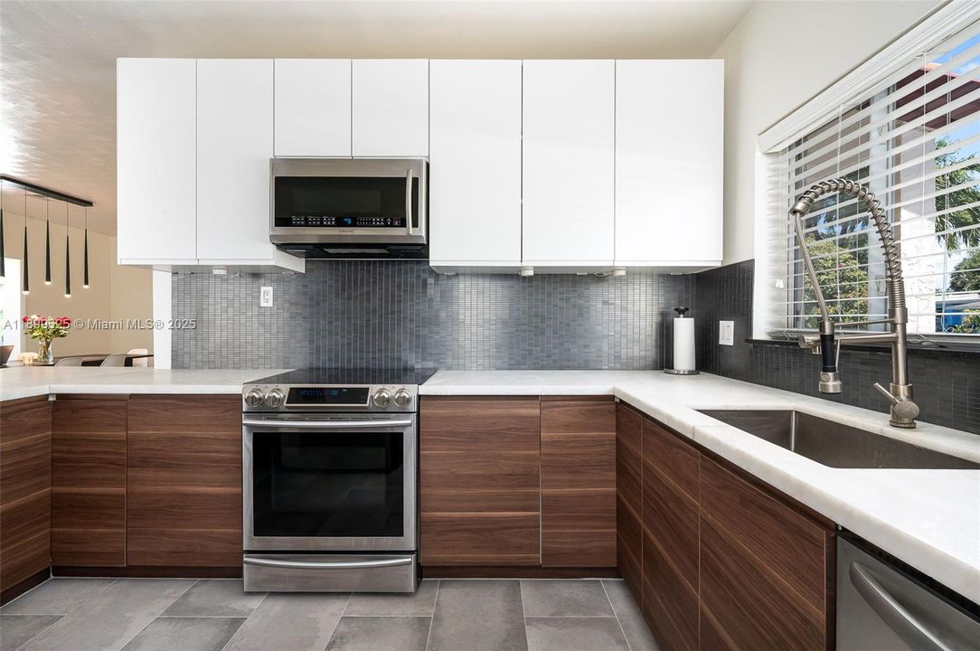 合同活跃: $849,000 (3 贝兹, 2 浴室, 0 平方英尺)