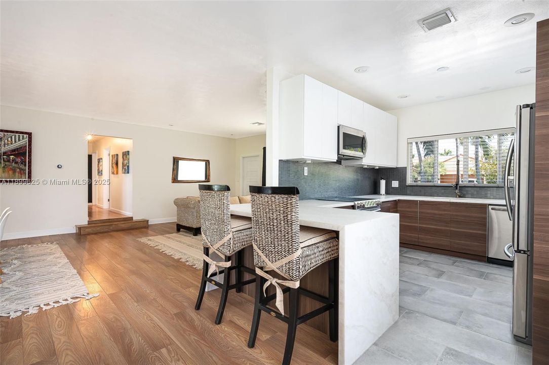 合同活跃: $849,000 (3 贝兹, 2 浴室, 0 平方英尺)