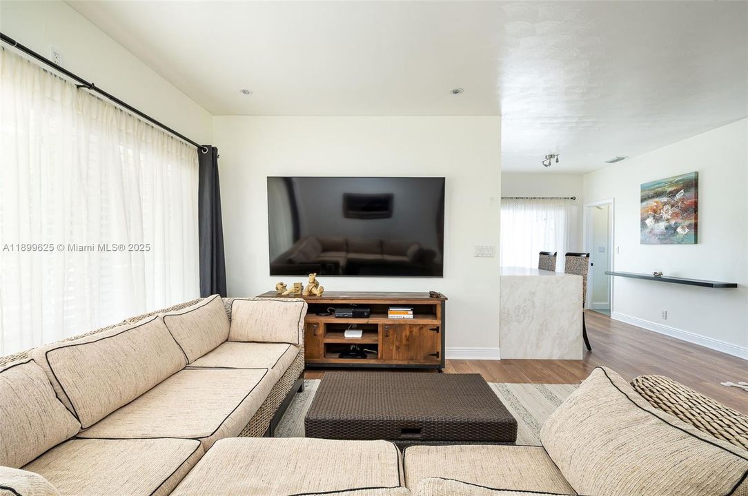 合同活跃: $849,000 (3 贝兹, 2 浴室, 0 平方英尺)