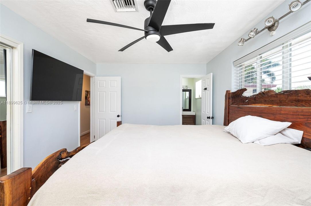 合同活跃: $849,000 (3 贝兹, 2 浴室, 0 平方英尺)