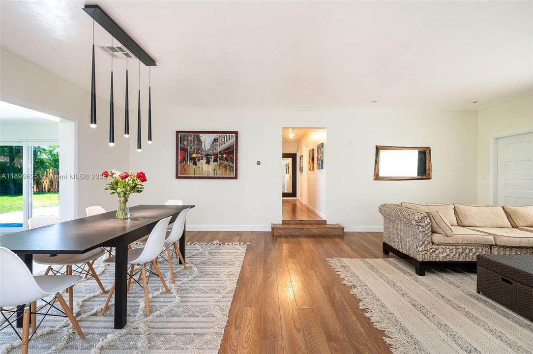 合同活跃: $849,000 (3 贝兹, 2 浴室, 0 平方英尺)