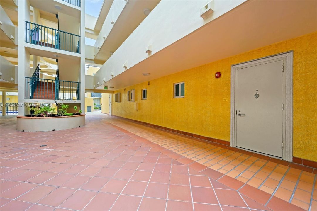 For Rent: $3,700 (2 beds, 2 baths, 1020 Square Feet)