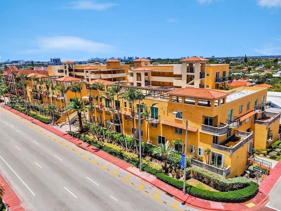 For Rent: $3,700 (2 beds, 2 baths, 1020 Square Feet)