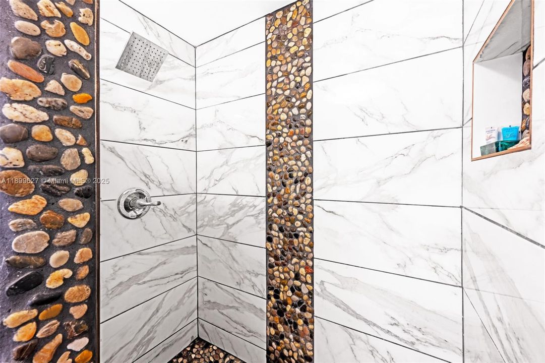 For Rent: $3,700 (2 beds, 2 baths, 1020 Square Feet)