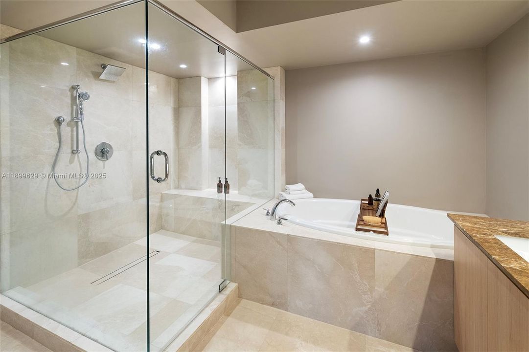 En Venta: $1,215,000 (2 camas, 2 baños, 1337 Pies cuadrados)