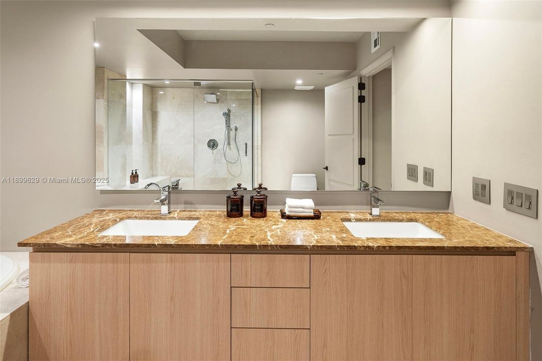 En Venta: $1,215,000 (2 camas, 2 baños, 1337 Pies cuadrados)