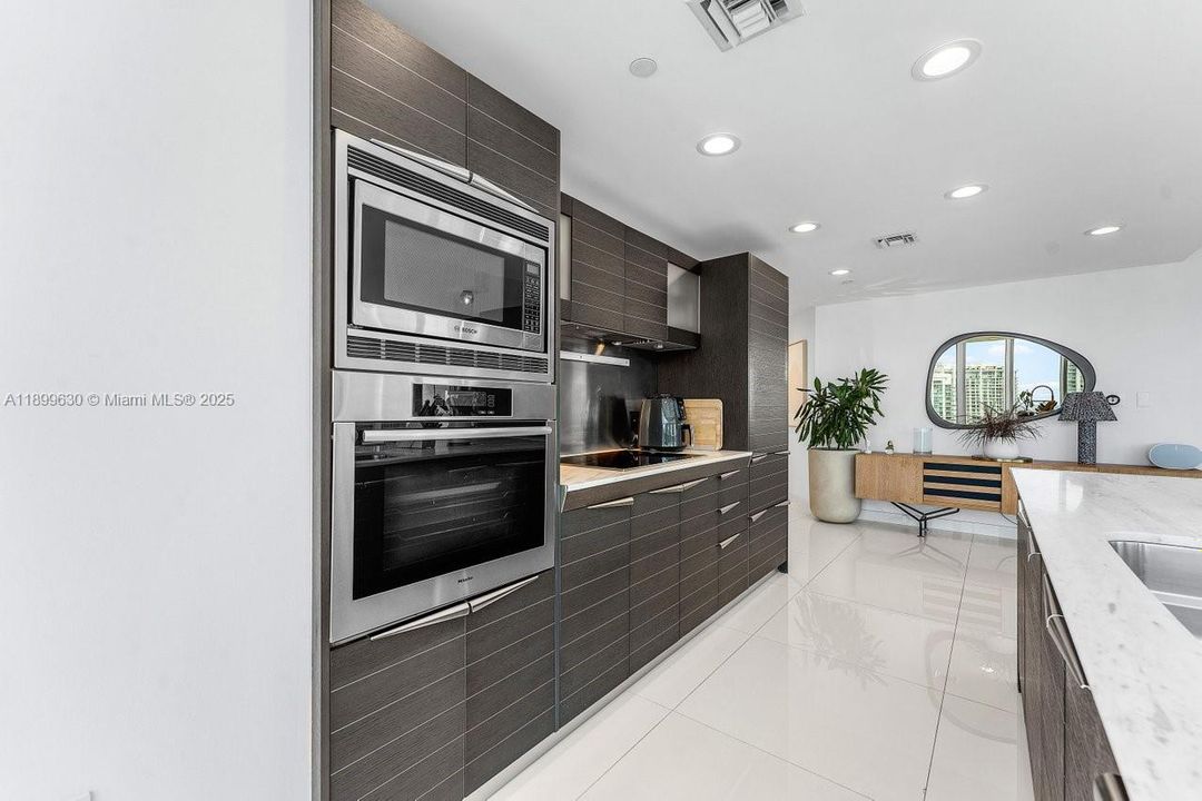 Recently Rented: $10,000 (2 beds, 2 baths, 1539 Square Feet)