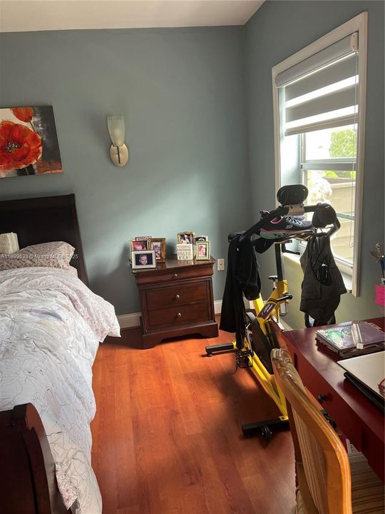 For Sale: $360,000 (2 beds, 2 baths, 1033 Square Feet)