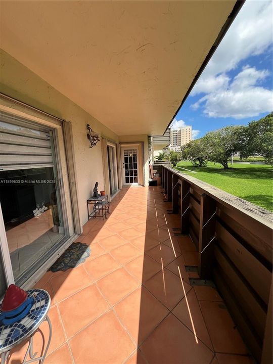 For Sale: $360,000 (2 beds, 2 baths, 1033 Square Feet)