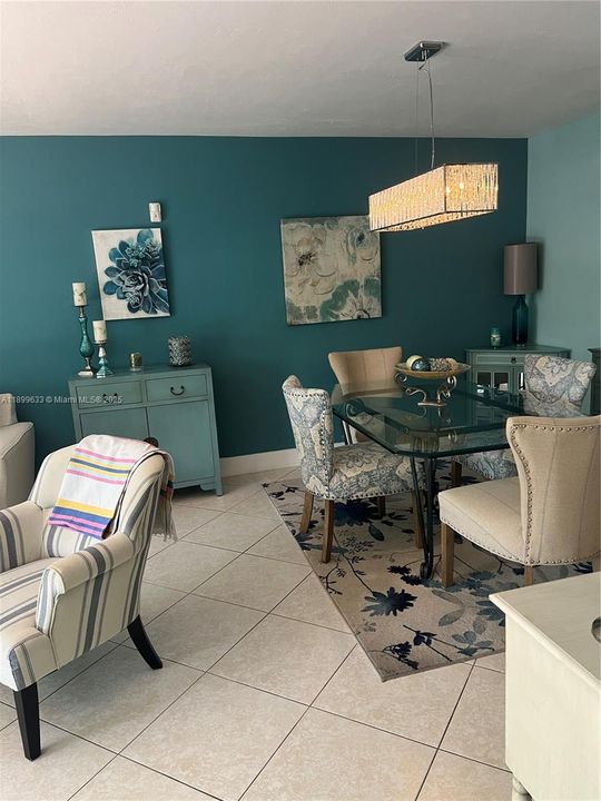 For Sale: $360,000 (2 beds, 2 baths, 1033 Square Feet)