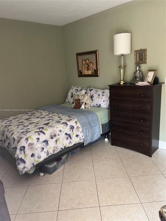 For Sale: $360,000 (2 beds, 2 baths, 1033 Square Feet)