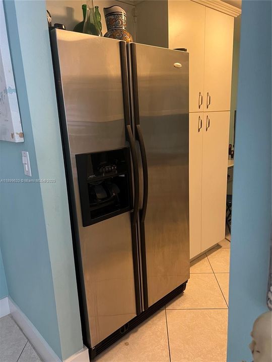 For Sale: $360,000 (2 beds, 2 baths, 1033 Square Feet)