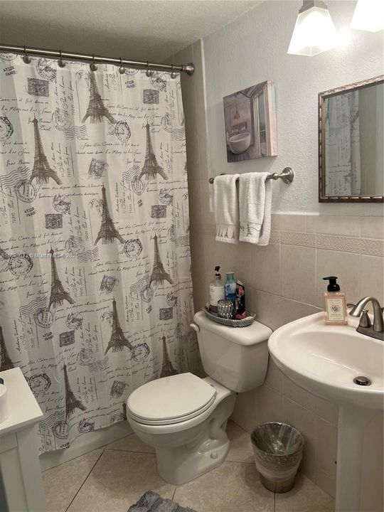 For Sale: $360,000 (2 beds, 2 baths, 1033 Square Feet)