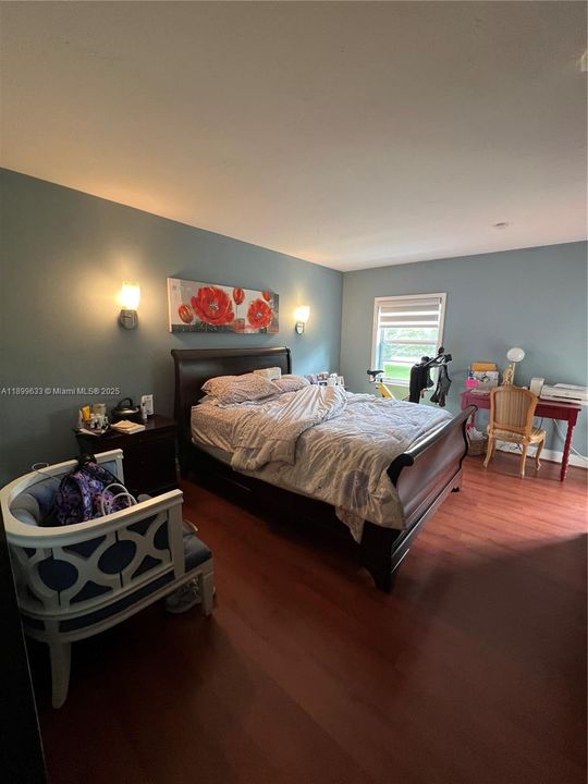 For Sale: $360,000 (2 beds, 2 baths, 1033 Square Feet)