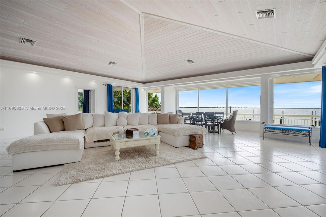 For Sale: $4,250,000 (4 beds, 3 baths, 3440 Square Feet)