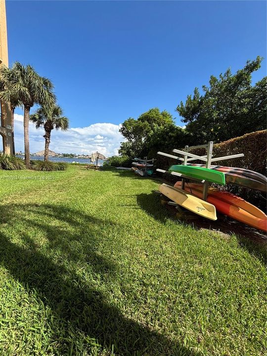 Под контрактом: $1,900 (1 спален, 1 ванн, 898 Квадратных фут)