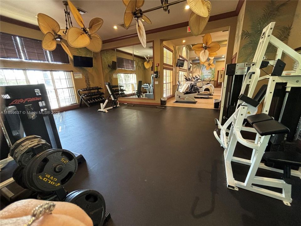 Под контрактом: $1,900 (1 спален, 1 ванн, 898 Квадратных фут)