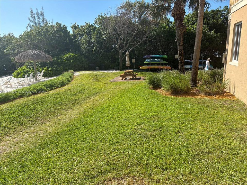 Под контрактом: $1,900 (1 спален, 1 ванн, 898 Квадратных фут)