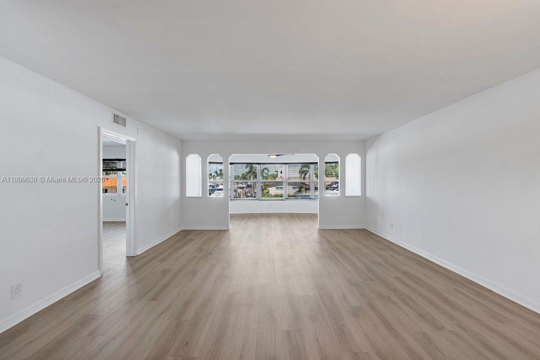 出租: $3,000 (2 贝兹, 2 浴室, 1300 平方英尺)