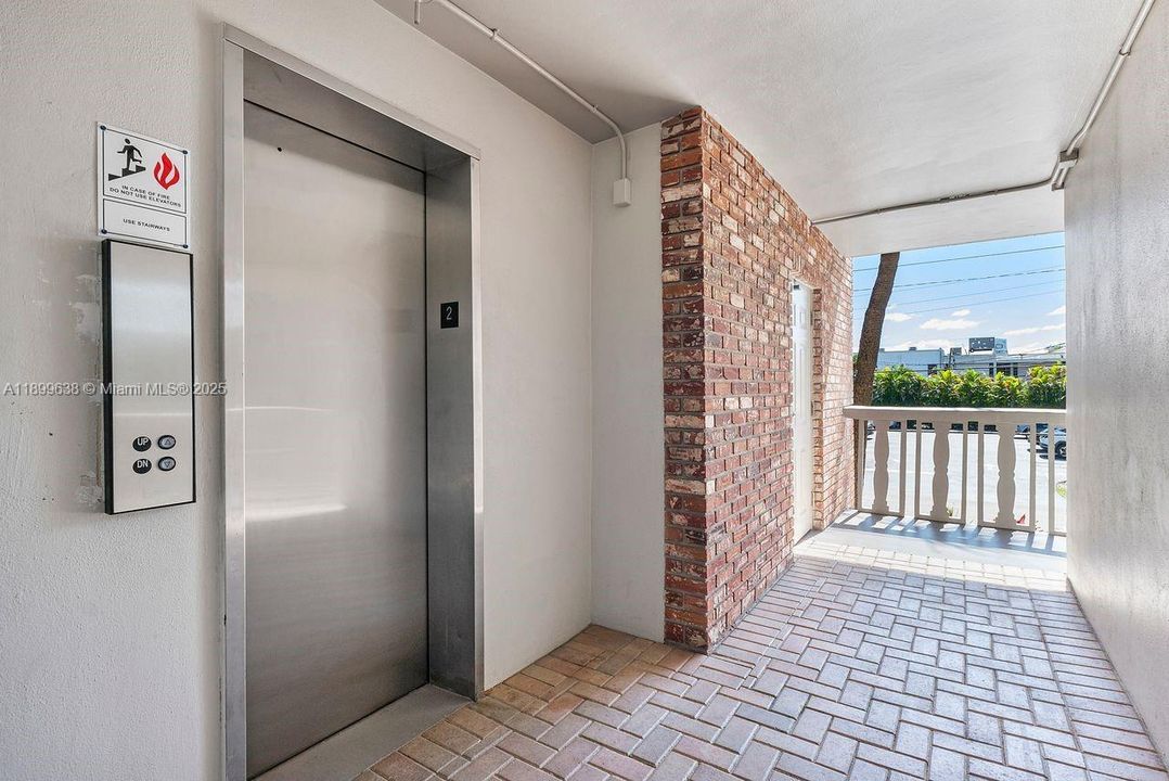 出租: $3,000 (2 贝兹, 2 浴室, 1300 平方英尺)