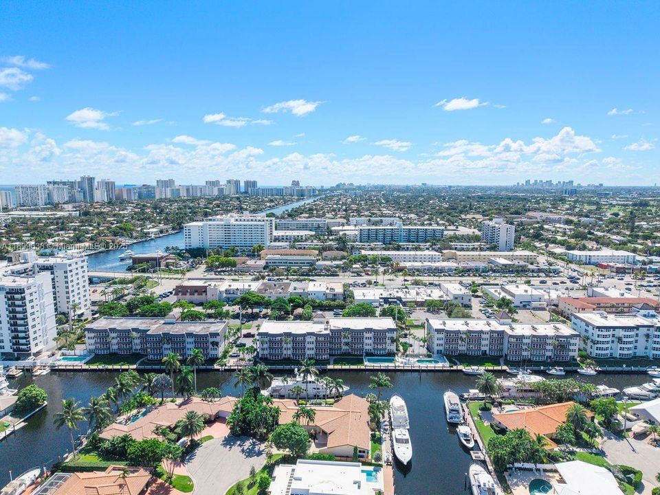 出租: $3,000 (2 贝兹, 2 浴室, 1300 平方英尺)