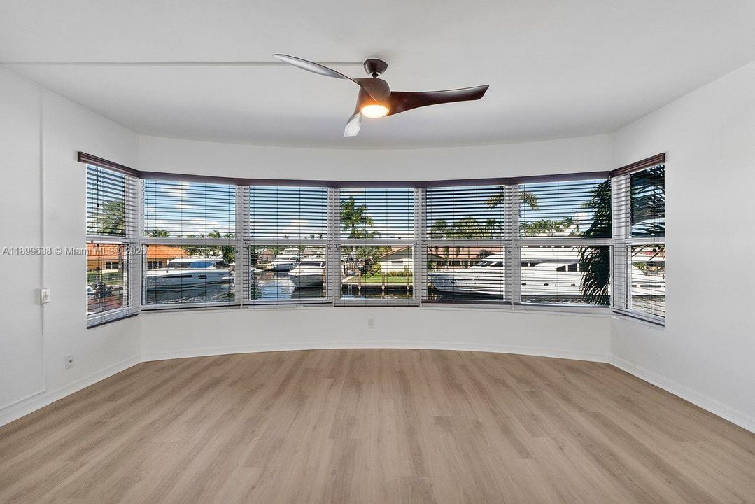 出租: $3,000 (2 贝兹, 2 浴室, 1300 平方英尺)