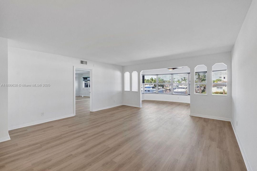 出租: $3,000 (2 贝兹, 2 浴室, 1300 平方英尺)