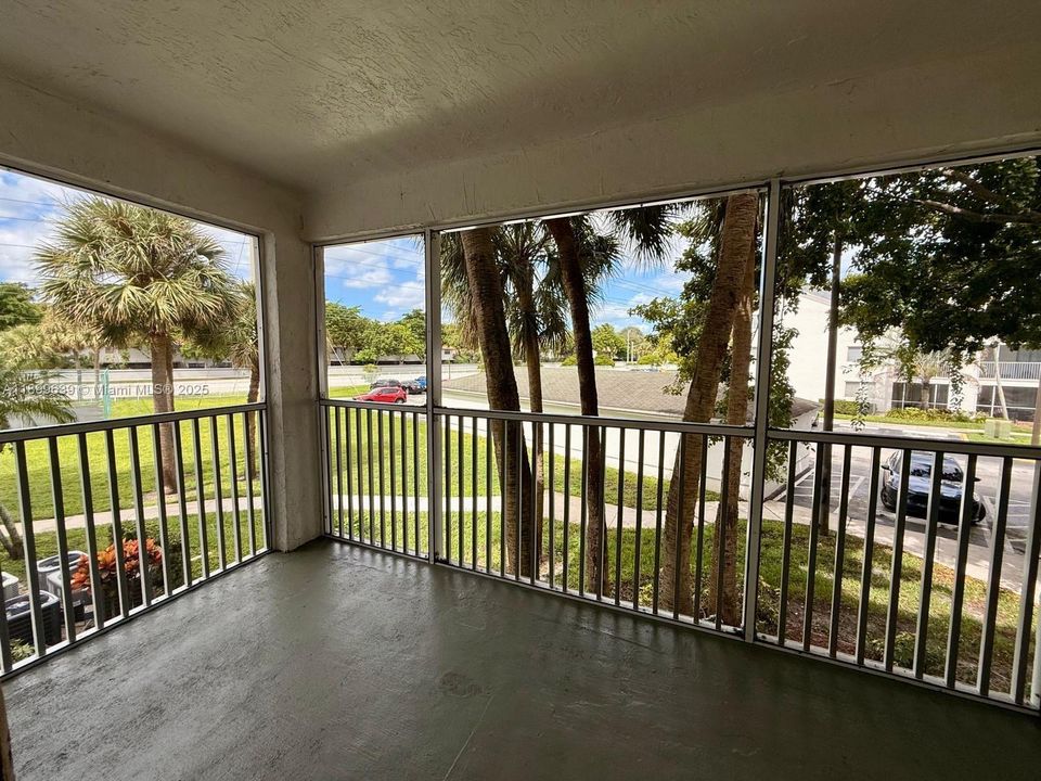 Recently Rented: $2,200 (2 beds, 2 baths, 1030 Square Feet)