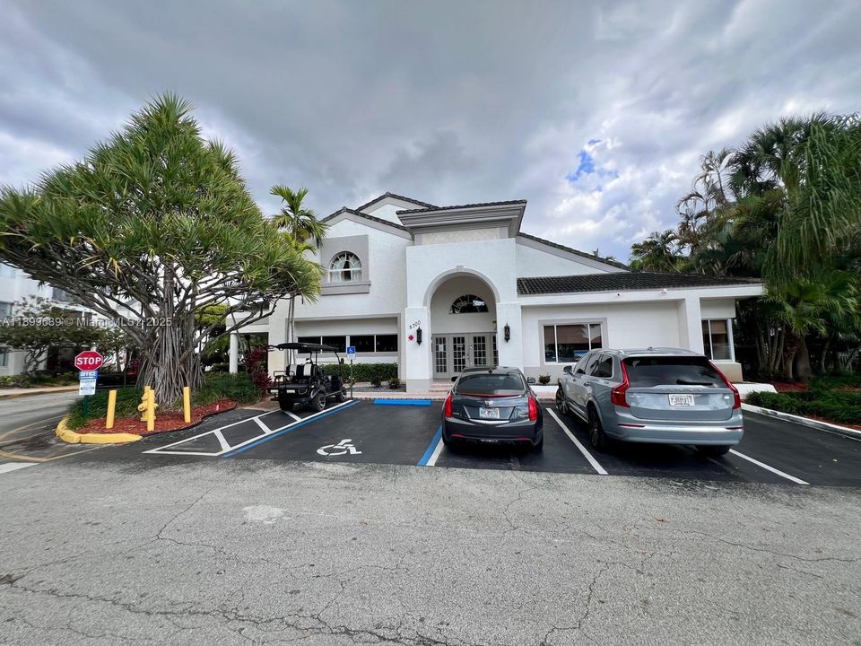 Recently Rented: $2,200 (2 beds, 2 baths, 1030 Square Feet)